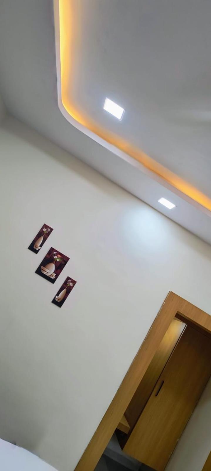 Hotel Satyam Shajapur 외부 사진