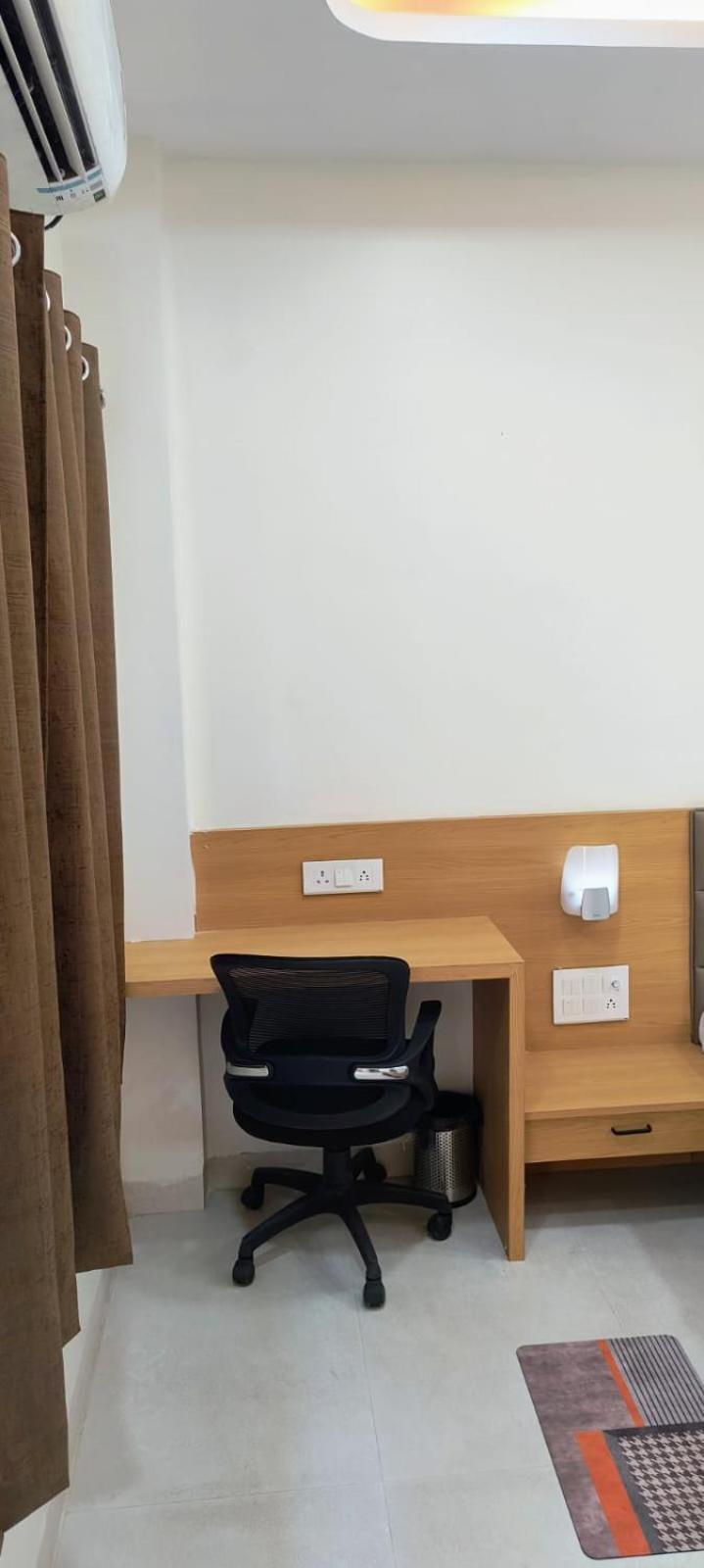 Hotel Satyam Shajapur 외부 사진