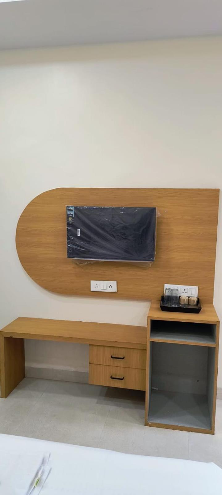 Hotel Satyam Shajapur 외부 사진