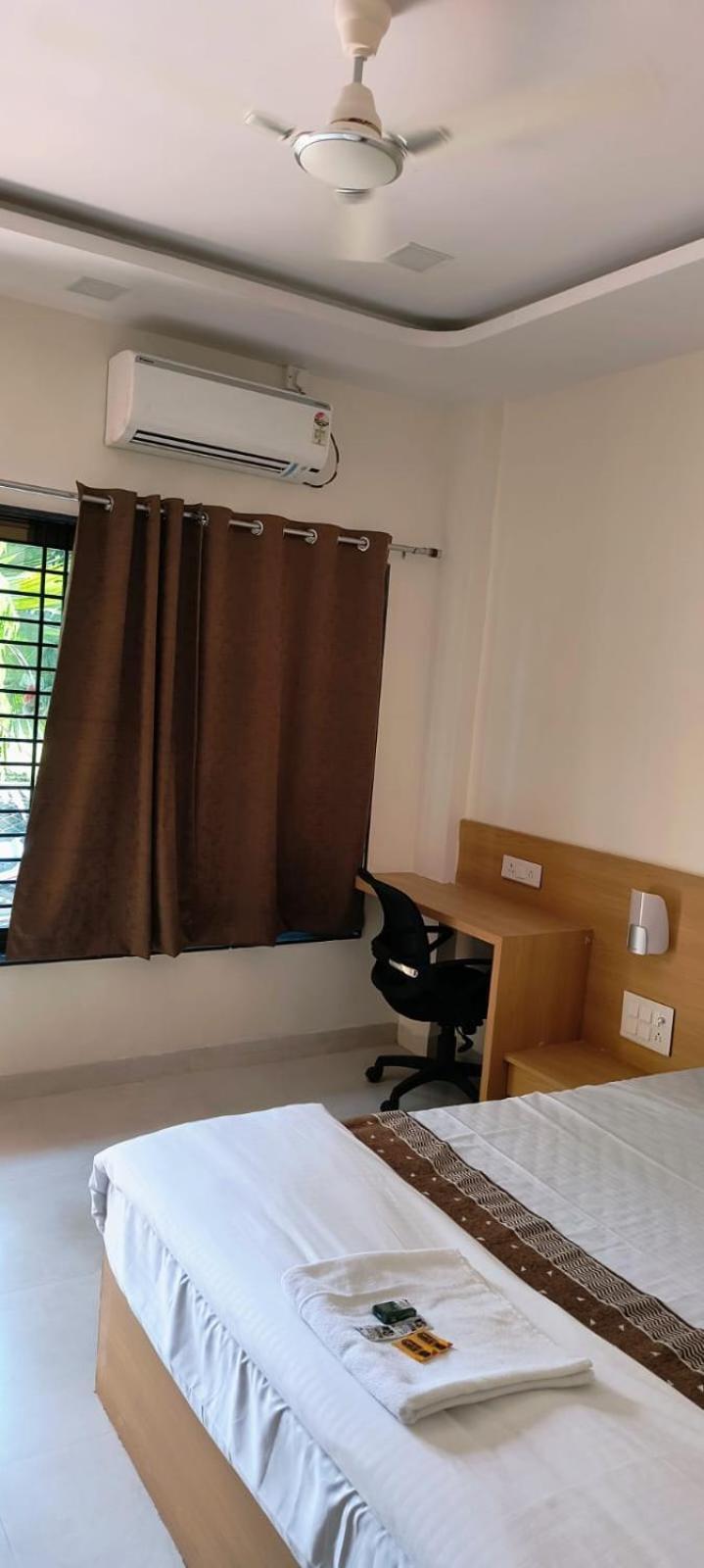 Hotel Satyam Shajapur 외부 사진